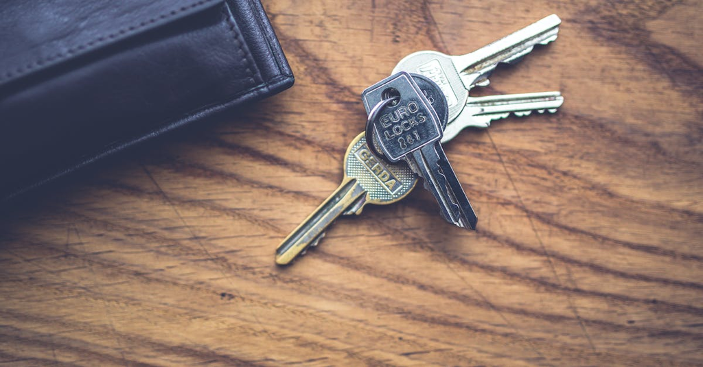 Daily Essentials (Clocks & Keys)